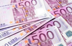 Geldteppich aus 500-Euro-Scheinen