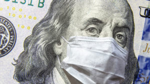 Benjamin Franklin auf dem Dollarschein trägt eine Schutzmaske